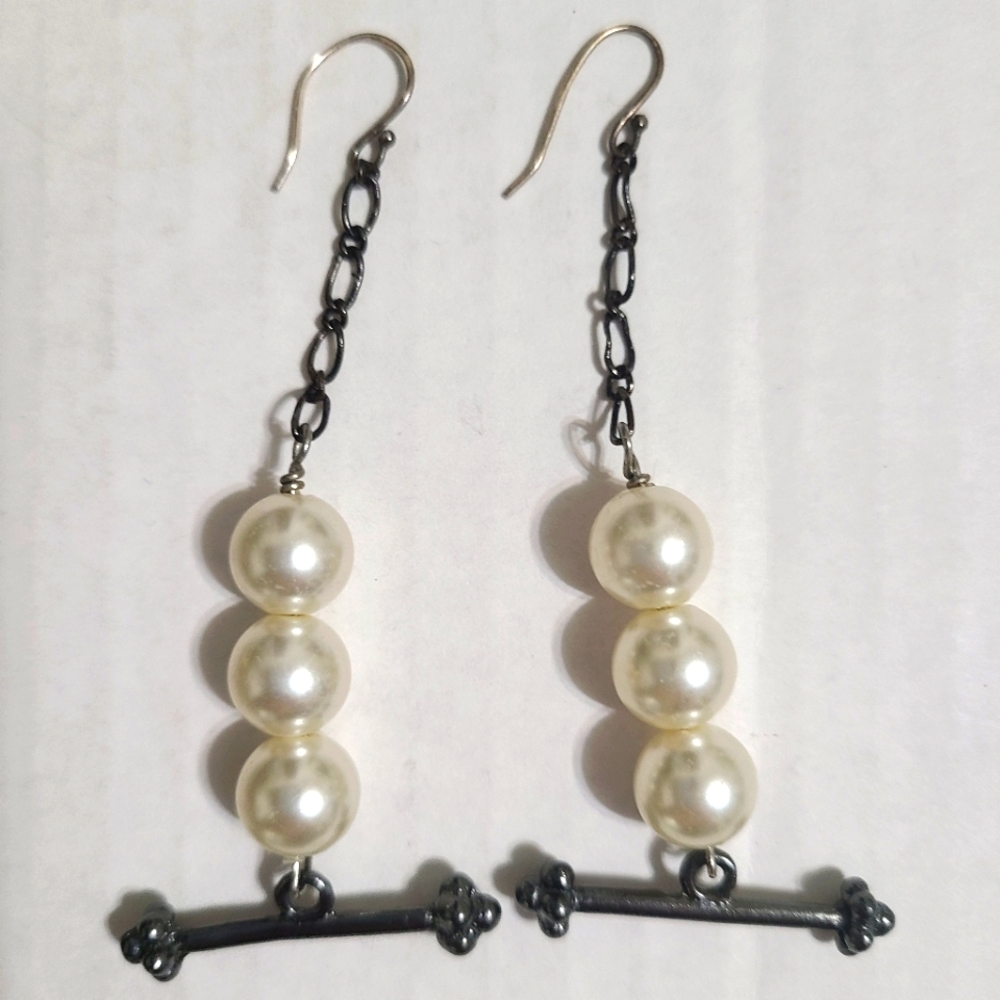 ⏳️3/$20 SALE  Unique pearl bead drop earrings